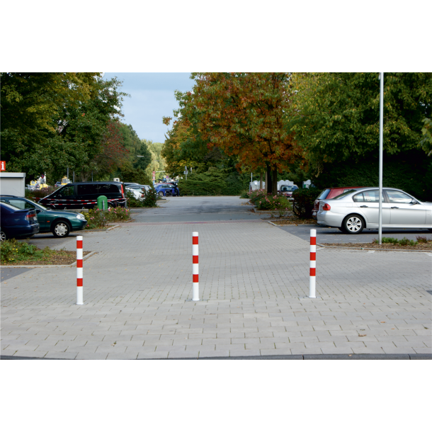 Barrier posts | Steel tube  76 x 2,6 mm | stationary, to be fixed by plugs | hot-dip galvanized and white coated withthree red reflecting stripes | with 1 eyelet